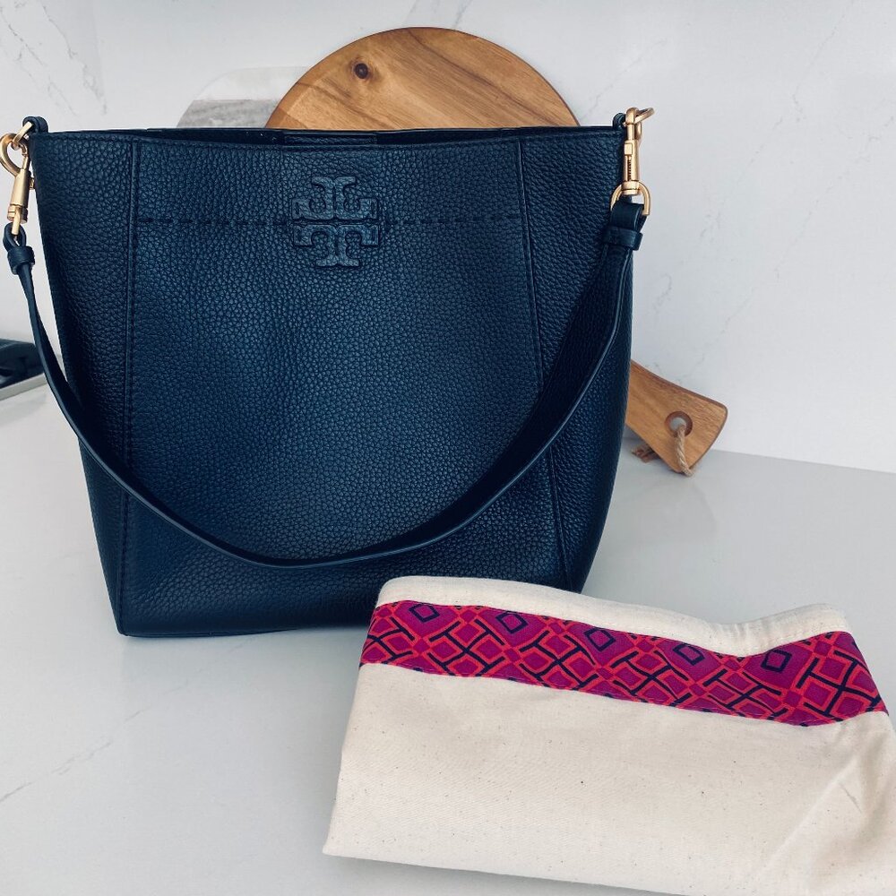 Tory Burch MCGRAW BUCKET BAG - Black